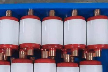 真空滅弧室的結(jié)構(gòu)、工作原理、特點(diǎn)以及應(yīng)用