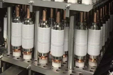 真空開(kāi)關(guān)管產(chǎn)生操作過(guò)電壓的原因是什么？